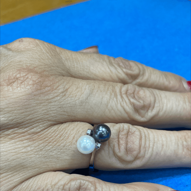 Anello  Perle Thaiti e Diamanti In Oro B. G470