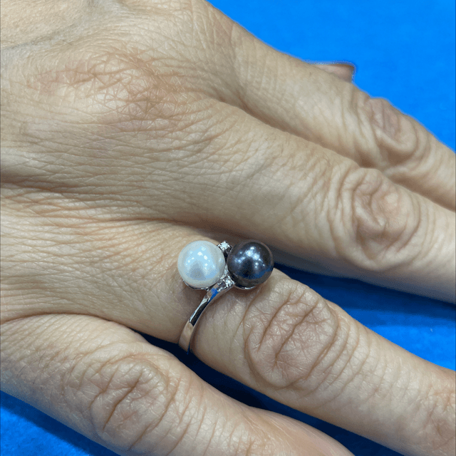 Anello  Perle Thaiti e Diamanti In Oro B. G470