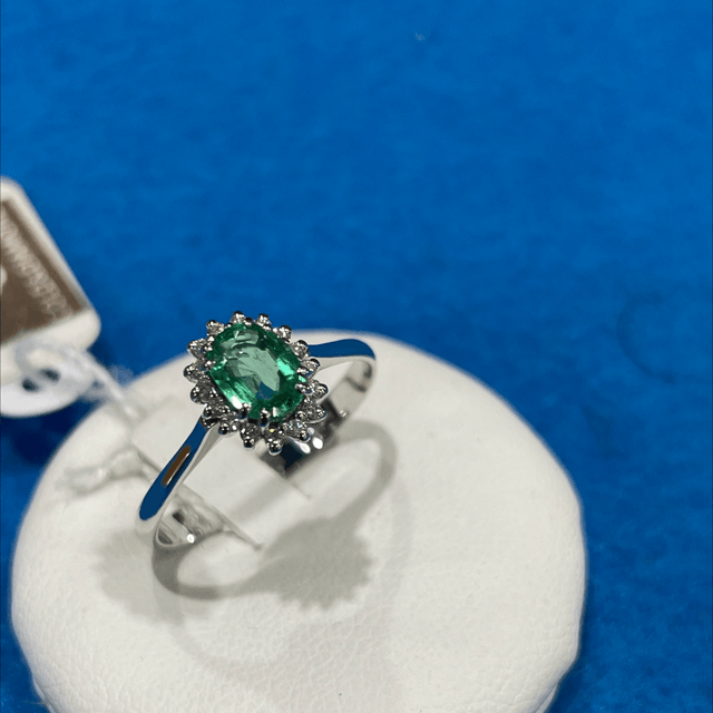 ANELLO ORO BIANCO SMERALDO E DIAMANTI G220