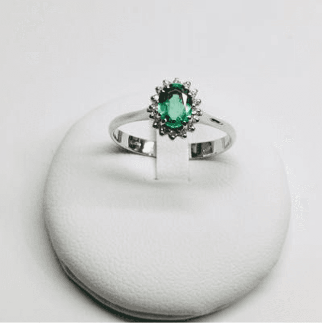 ANELLO ORO BIANCO SMERALDO E DIAMANTI G220